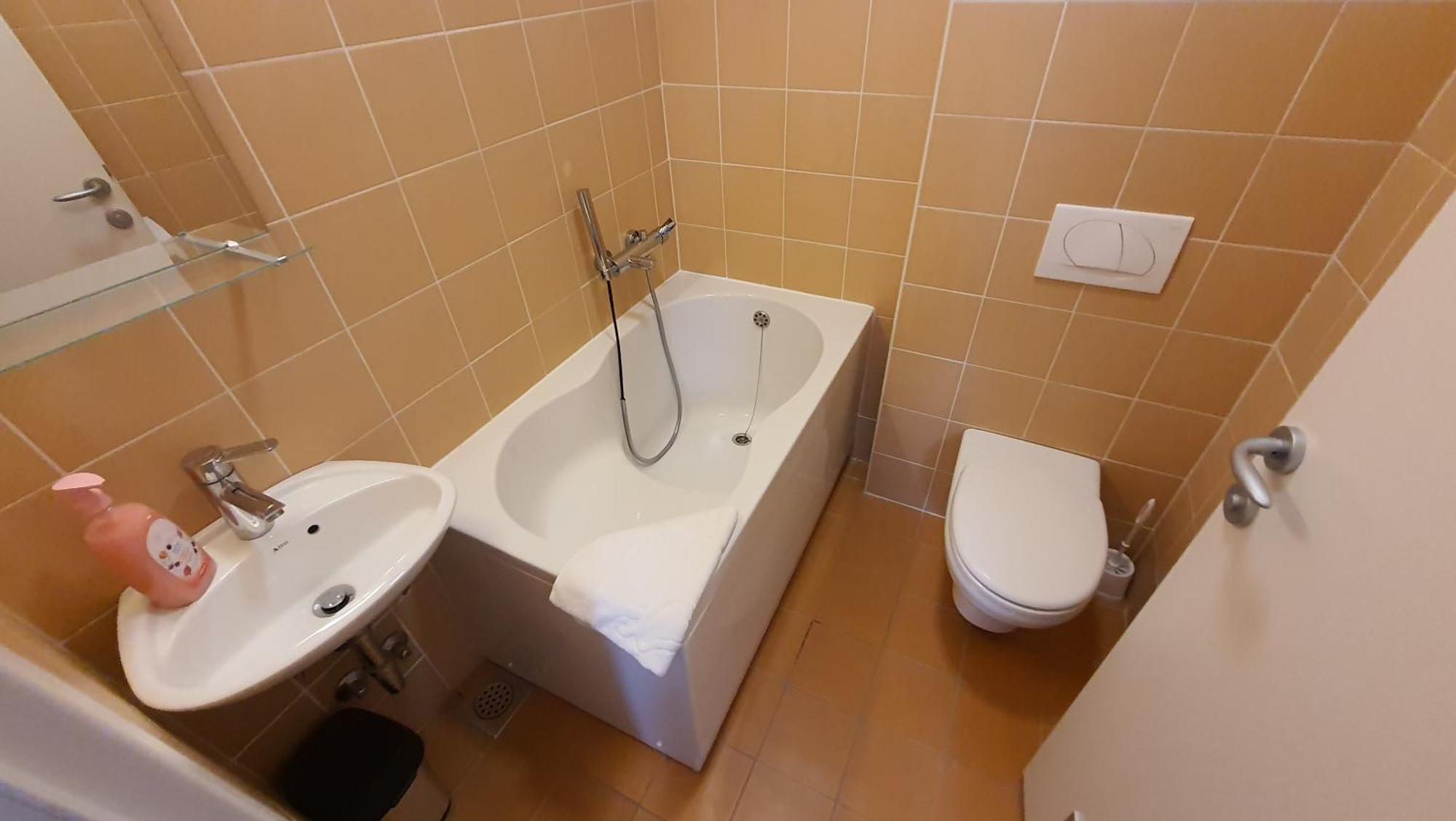 Hotel Prenocisca Center Mir In Dobro Solkan Zewnętrze zdjęcie